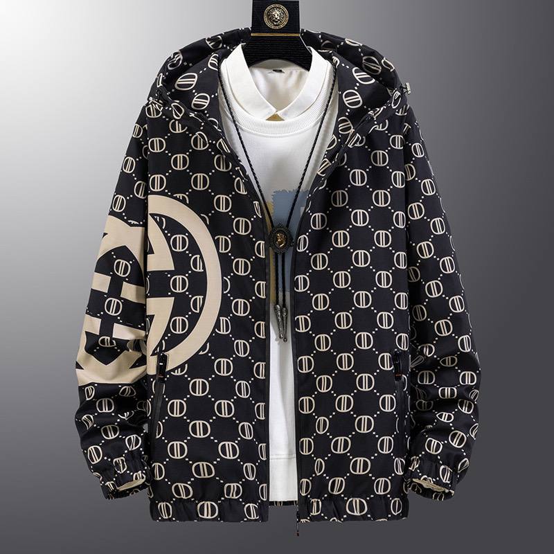 Куртка-худи с принтом в европейском стиле — стильная, приталенная, с капюшоном. Идеальна для осени и повседневных образов.