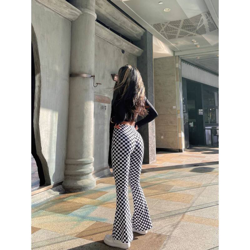 Женские облегающие брюки в клетку — высокая посадка, подчёркивающая фигуру, с эластичной тканью, подходящей для фитнеса и йоги. — изображение 2