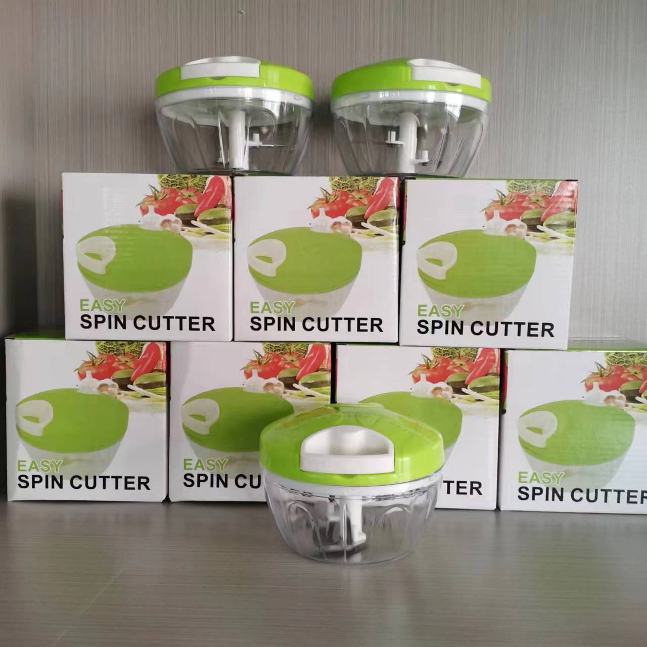 Ручной мини‑чоппер с тягой: эффективно измельчает чеснок, лук, овощи, орехи и мясо. Пищевой пластик, нержавеющие лезвия, компактный и портативный, без питания — идеально для дома и поездок.