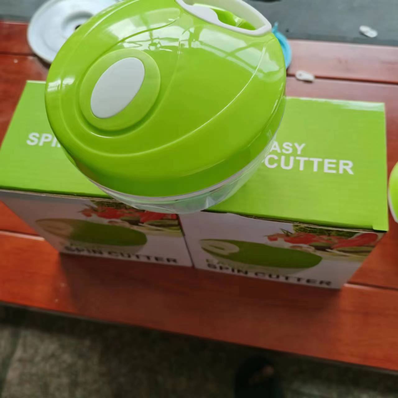 Ручной мини‑чоппер с тягой: эффективно измельчает чеснок, лук, овощи, орехи и мясо. Пищевой пластик, нержавеющие лезвия, компактный и портативный, без питания — идеально для дома и поездок. — изображение 3