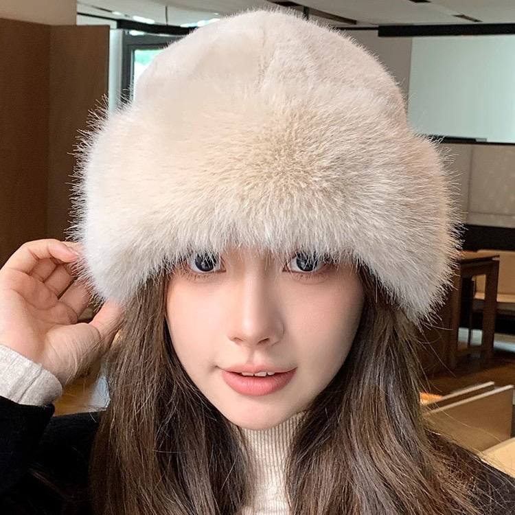 Женская шапка-ушанка из искусственного меха — стильный и практичный аксессуар для осени и зимы. — изображение 6