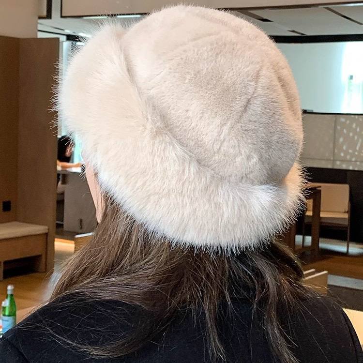 Женская шапка-ушанка из искусственного меха — стильный и практичный аксессуар для осени и зимы. — изображение 8