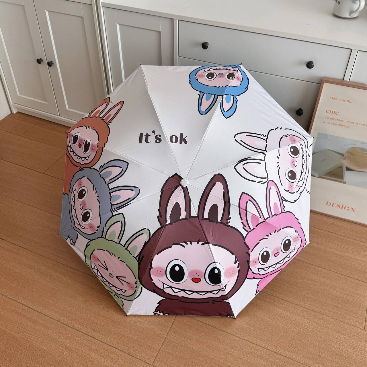 Складной зонт Labubu от Pop Mart — стильный зонт с дизайном популярного персонажа.