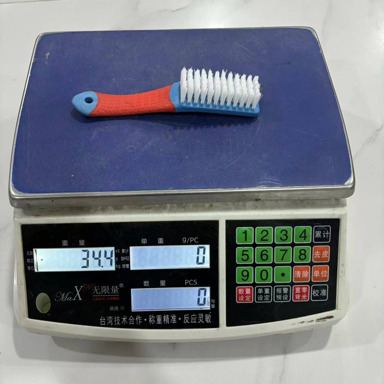 Многофункциональная мягкая щётка для чистки обуви и одежды. — изображение 5