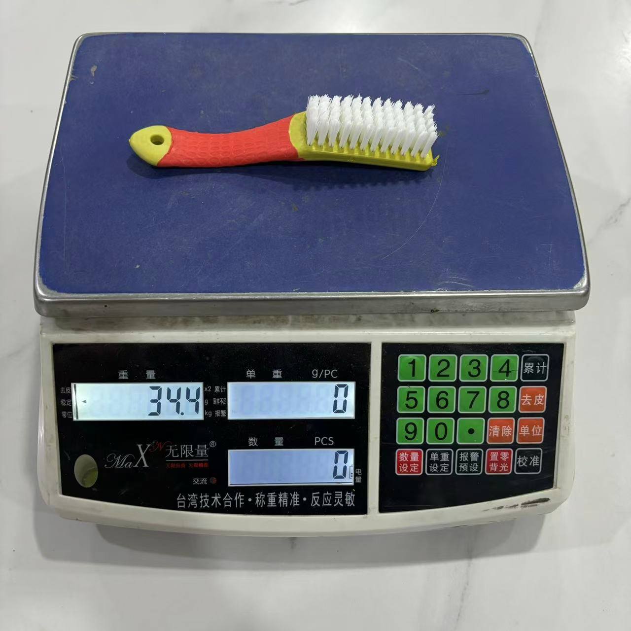 Многофункциональная мягкая щётка для чистки обуви и одежды. — изображение 6