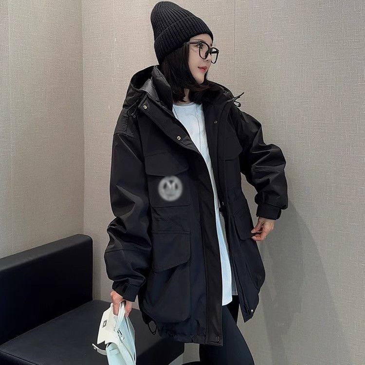 Женская ветровка: капюшон, свободный крой, подходит для миниатюрных и plus-size фигур, универсальна и практична. — изображение 3