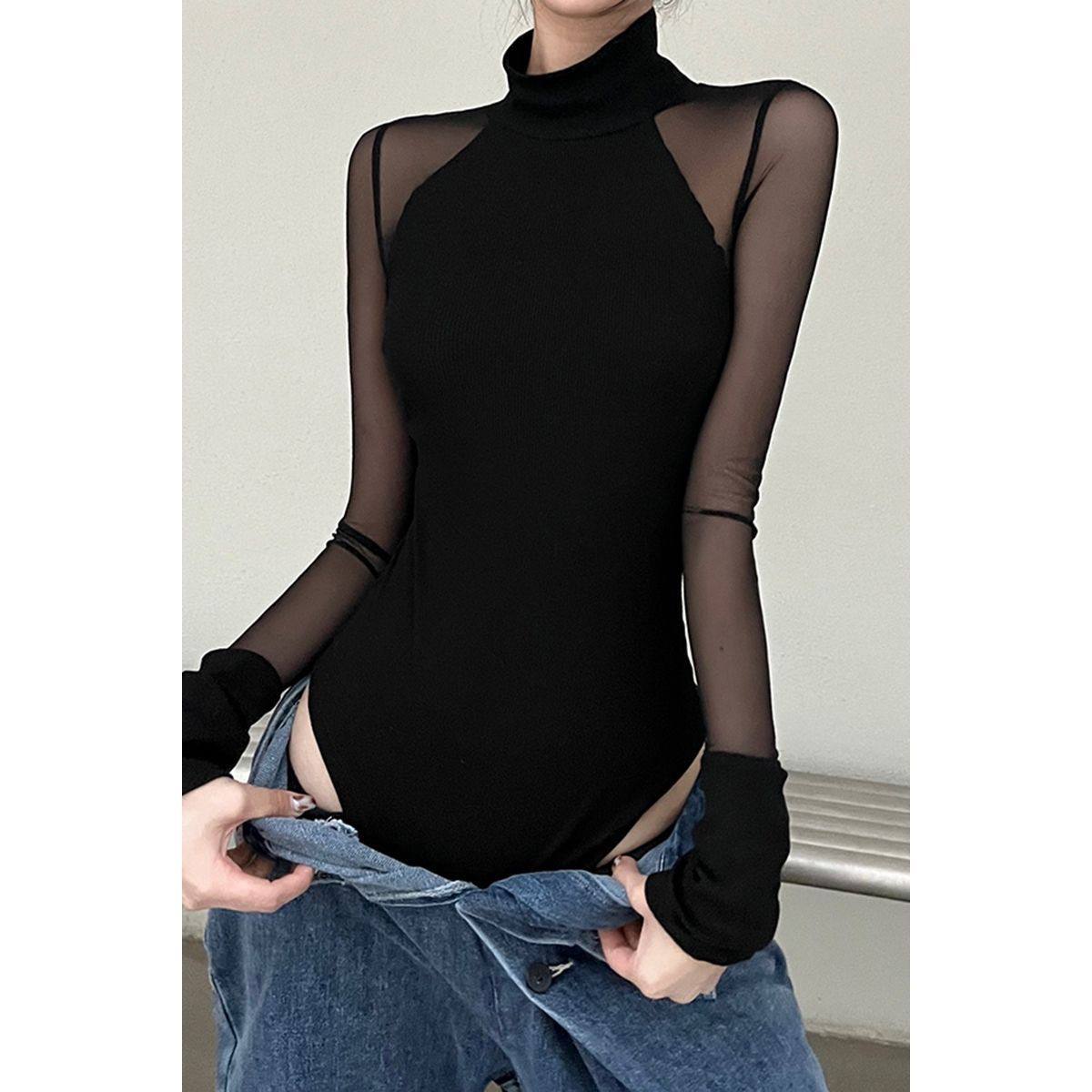 Женский лонгслив с длинным рукавом — стильная новинка с дизайнерским акцентом: элегантные вставки из прозрачной сетки придают образу утончённость и лёгкую соблазнительность. — изображение 4