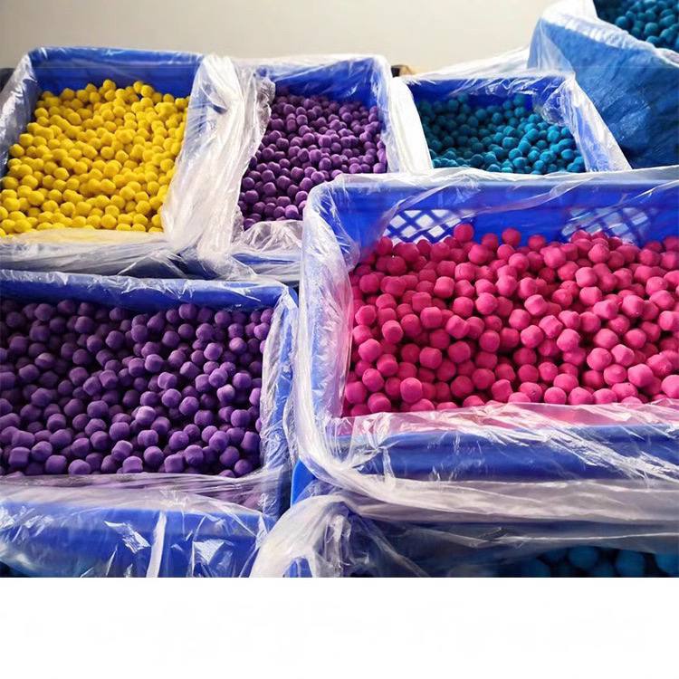 Двухцветный подвесной шарик для унитаза с ароматом синего лимона. 4-шаровая формула очищает, освежает и предотвращает налёт. — изображение 4